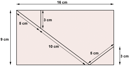 Liggende rektangel med sidelengder på 9 cm og 16 cm. Rektangelet er delt opp i tre trekanter og en femkant. En av trekantene er laget ved å tegne inn en rett strek fra øverste venstre hjørnet i rektangelet ned på den liggende siden. Den rette streken er 15 cm lang. Fra enden av denne rette streken og opp til rektangelets høyre sidekant er det tegnet en ny rett linje som er 5 cm lang og treffer sidekanten 3 cm over nedre høyre hjørne i rektangelet. Tilsvarende trekant er laget i øverste venstre hjørne med 5 cm nedover den tidligere inntegnede rette linjen.